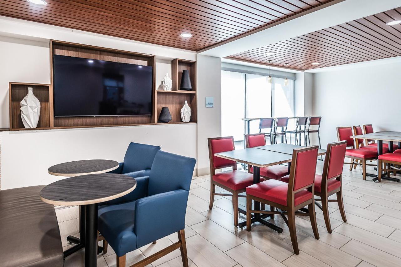 Holiday Inn Express Flint-Campus Area By Ihg Luaran gambar